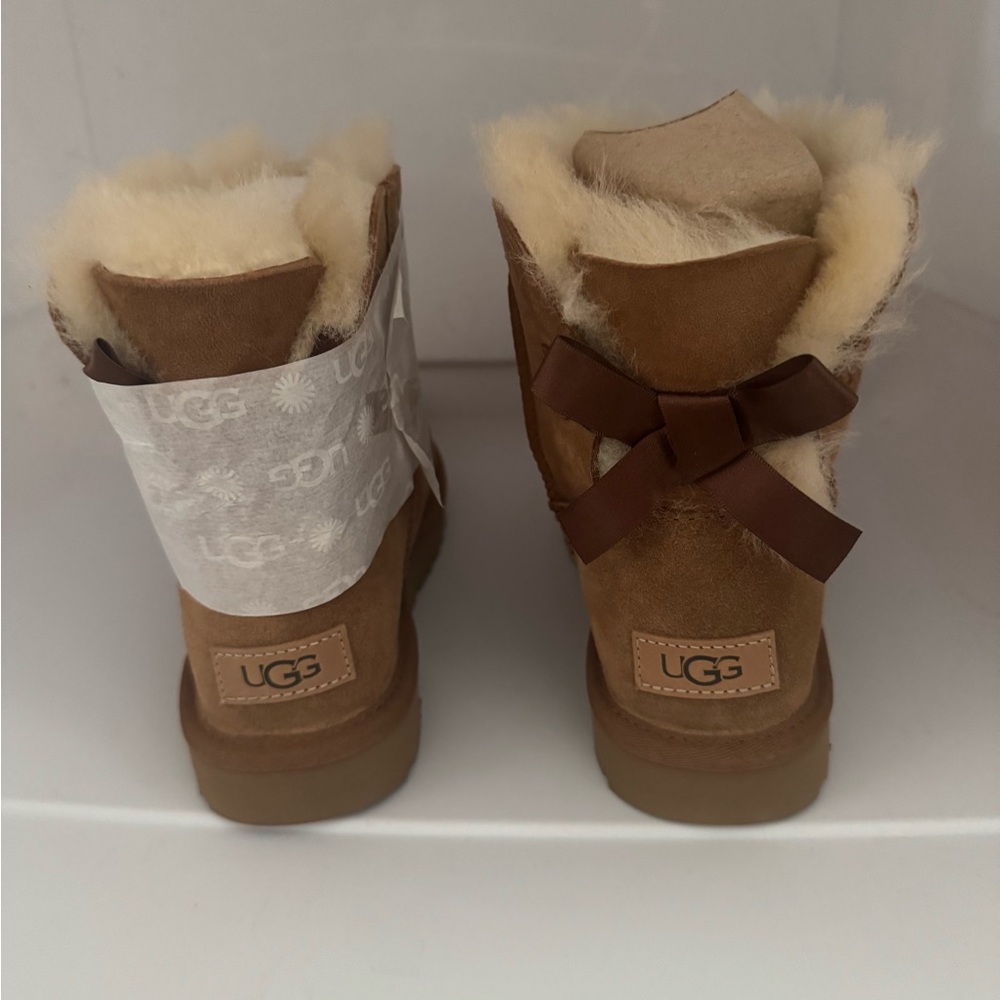 UGG Bailey Bow New Never Worn